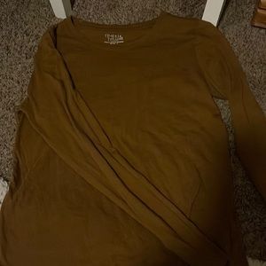 To much clothes needing to sell some